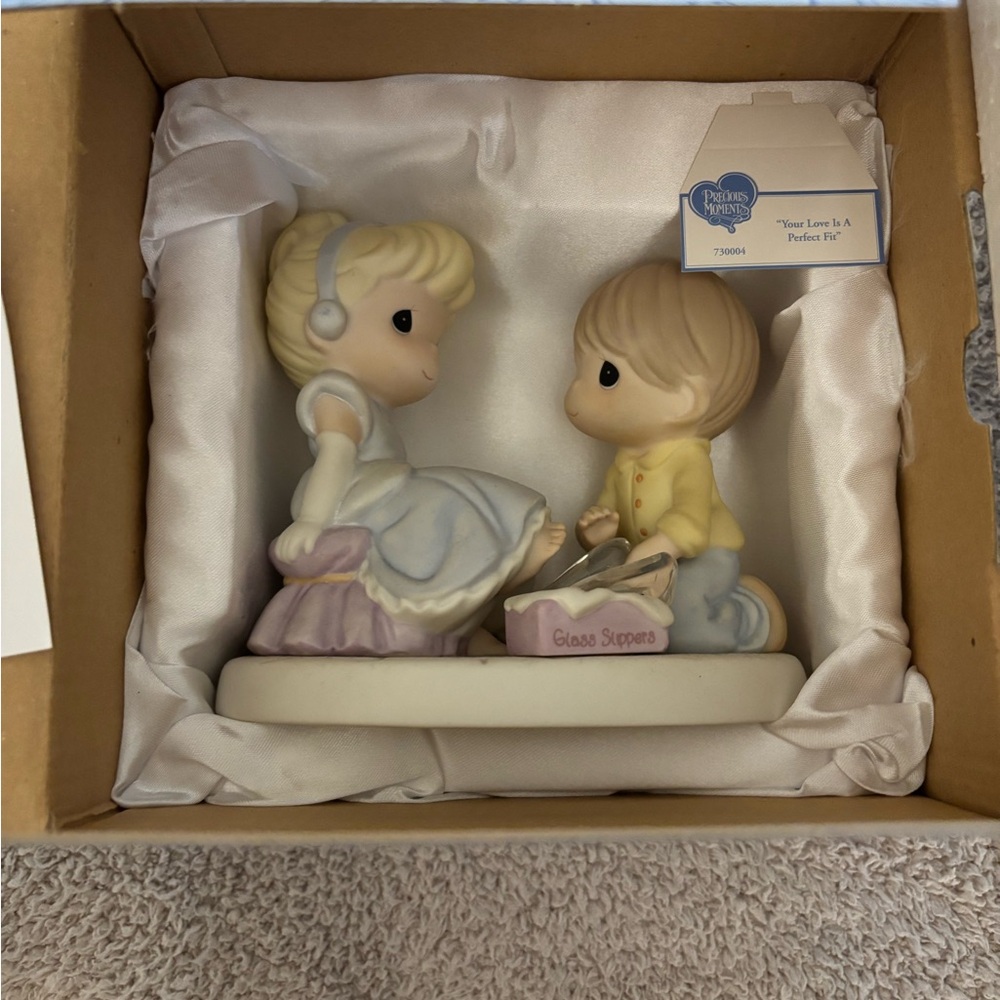 Precious Moments Disney Showcase Cinderella Figurine